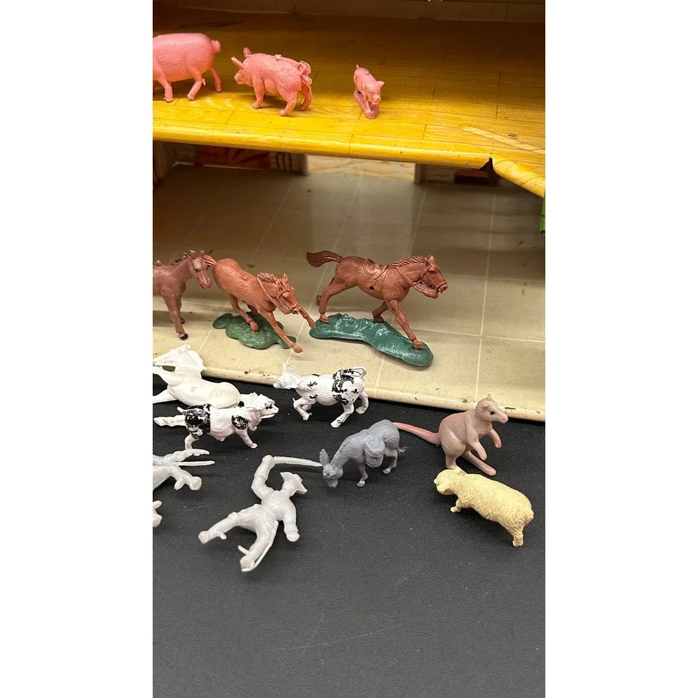 Vintage Ohio Art Lazy-Day Farm Tin Litho Barn with Plastic Animal Figures Set‎